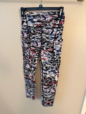 Lululemon women’s Multicolor Printed Active Leggings - size 6